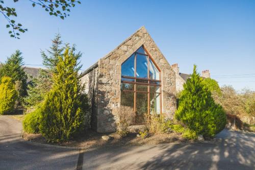 Inverurie Apartment | Stunning Country House - Cinema, Games Room & Hot Tub