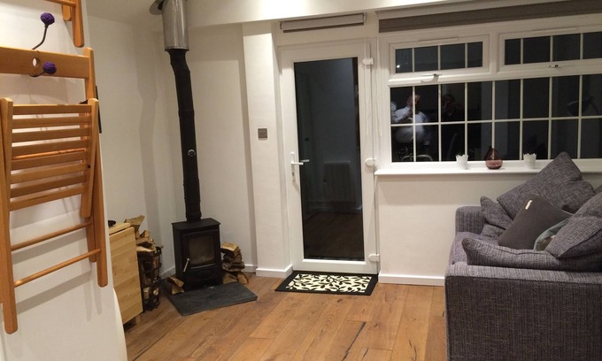 Taff's Well Apartment | Stunning, countryside Studio With Woodburning stove
