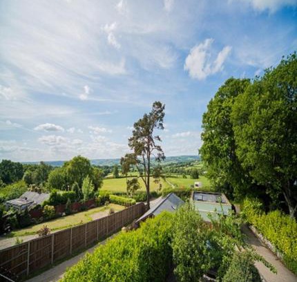 Raymonds Hill Bed & Breakfast | Stunning Countryside Views & Private Balcony! 3 Miles to Lyme Regis, Cosy Snug Room - Free Parking & WiFi