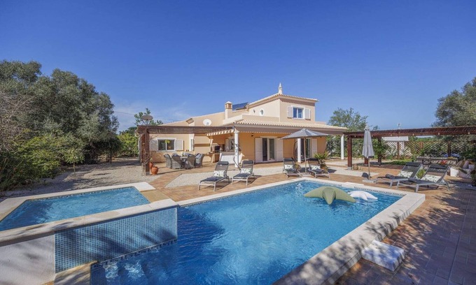 Espargal Villa | Stunning Countryside Villa w Private Garden & Pool