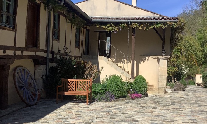 Castres House | Stunning Courtyard Gite in renovated Bastide (c1684)
