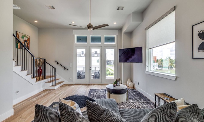 Spring Shadows House | Stunning & Cozy 3 story home in Houston!