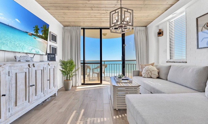 Myrtle Beach Apartment | Stunning Direct Ocean Front by Convention Center