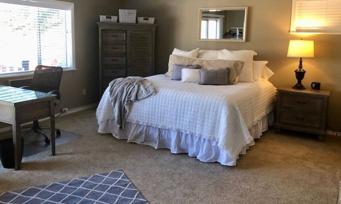 East End Condo | Stunning East End Studio by downtown & river