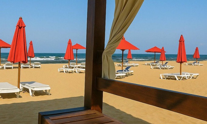 Al-Manasrah Ski Chalet | Stunning Chalet with Pool Access in Port Said