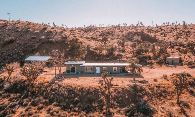 Yucca Valley House | Stunning Endless Views, Hot Tub, Privacy · Pipes Canyon Homestead