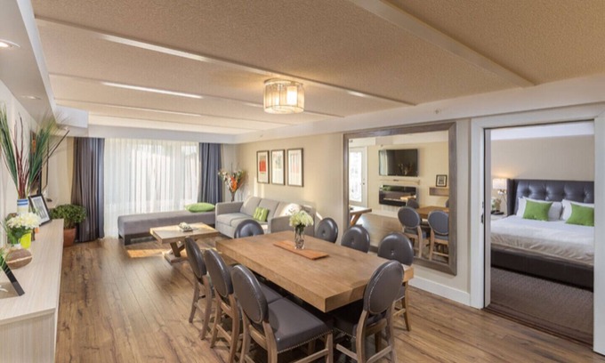 Collingwood Resort | Stunning Executive Waterfront 2-Bdrm Penthouse Suite - Luxury Collingwood Resort