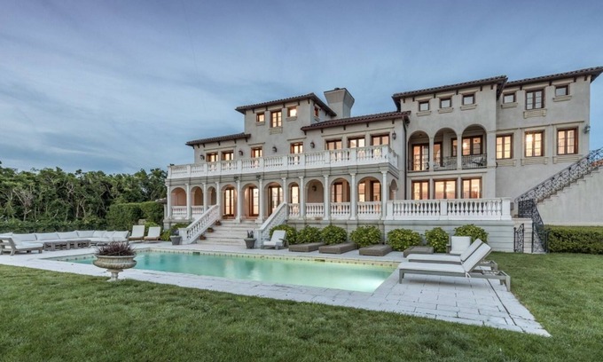Bridgehampton House | Stunning fall sunsets, coveted location on Mecox Bay - recently furnished