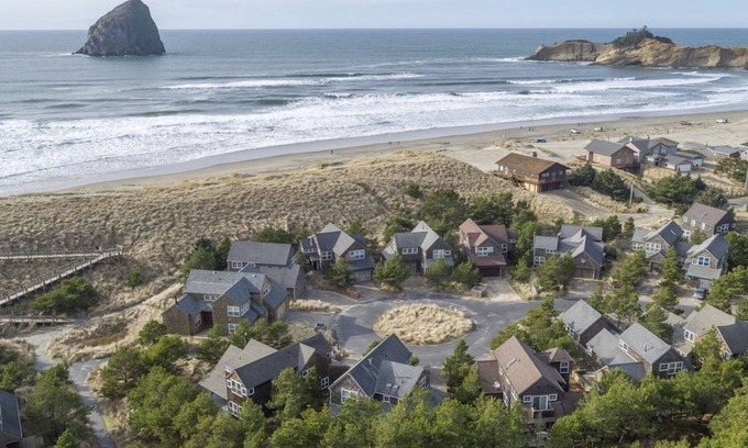 Shorepine Village House | Stunning Family Beach Home - Steps to Sand - Hot Tub/Dogs Welcome