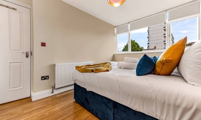 Hackney Wick House | Stunning Family Home - Sleeps 11