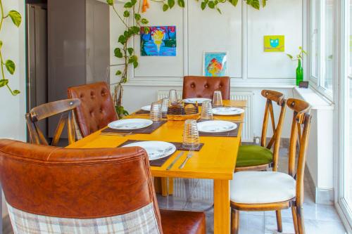 Borehamwood House | Stunning Family Home nr London Harry Potter Tour Pass The Keys