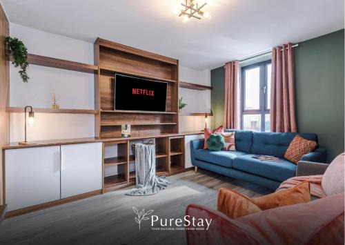 Failsworth House | Stunning Five Bedroom Manchester House with Free Parking By PureStay Short Lets & Serviced Accommodation