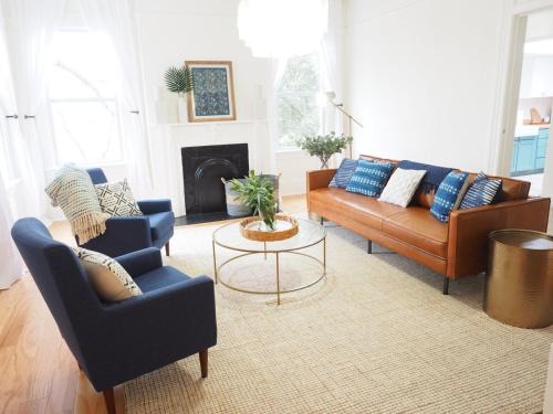Dixon Park House | Stunning Forsyth Park Victorian - Walk to it all!