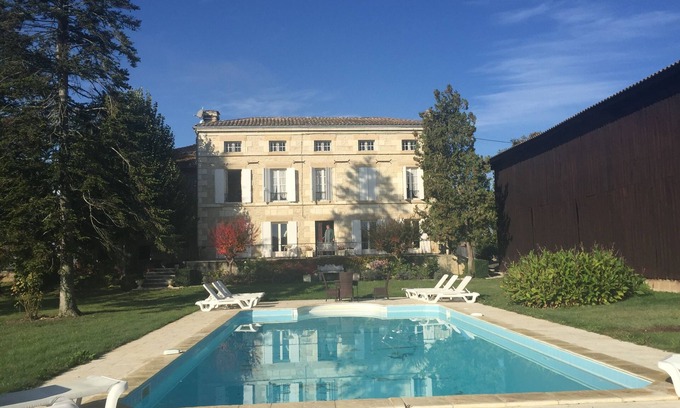 Couthures-sur-Garonne House | Stunning Chateau in the French Countryside & pool