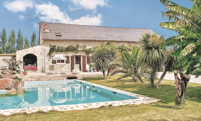 Les Magnils-Reigniers House | Stunning home in Les Magnils-Reigniers
