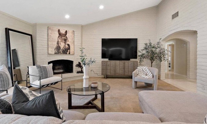 Villaresi House | Stunning Fully Furnished Home in Golf Community