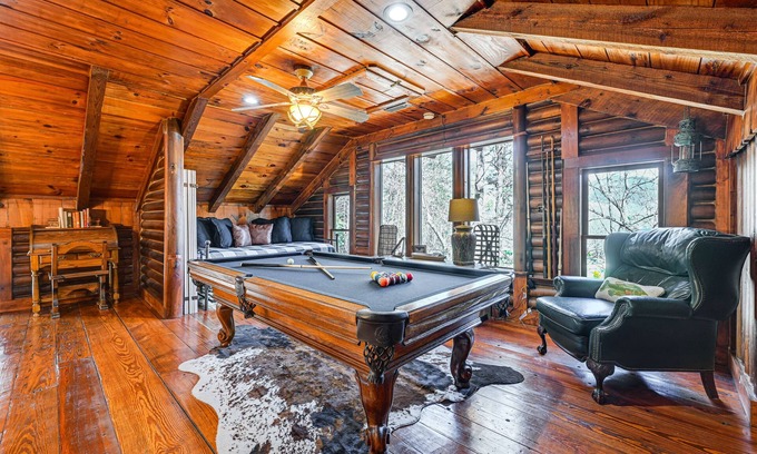 Tiger Cabin | Stunning Georgia Cabin w/ Private Hot Tub & Views