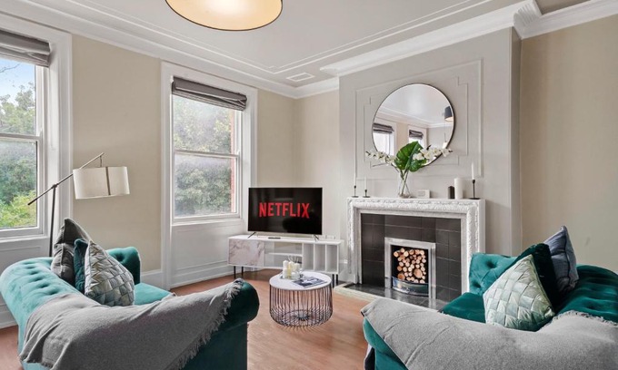 Wakefield Apartment | Stunning Georgian Apartment In Yorkshire - Parking