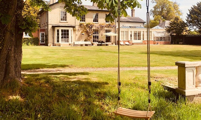 Hopton House | Stunning Georgian House - Sleeps 8 - Heart of Norfolk Broads