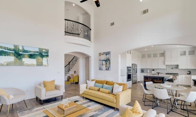 Waxahachie Villa | Stunning Getaway away from home