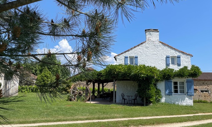 Cuzorn Cottage | Stunning Gite, private garden, large heated pool, tranquil and historic setting
