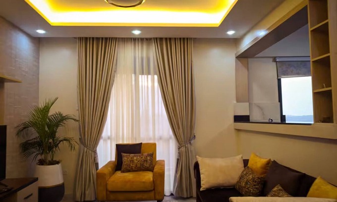 Central Kampala Bed & Breakfast | stunning golden views just a short 10-minute walk to Acacia Mall buzz