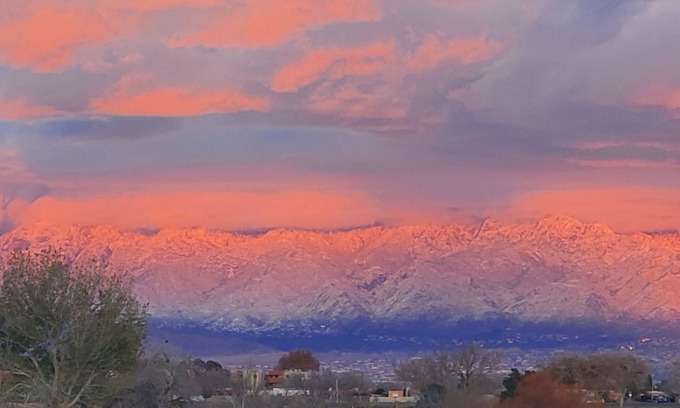 Ladera West House | Stunning Golf Course/Sandia Mts/City Lights Views! Putting green, big patio fun!