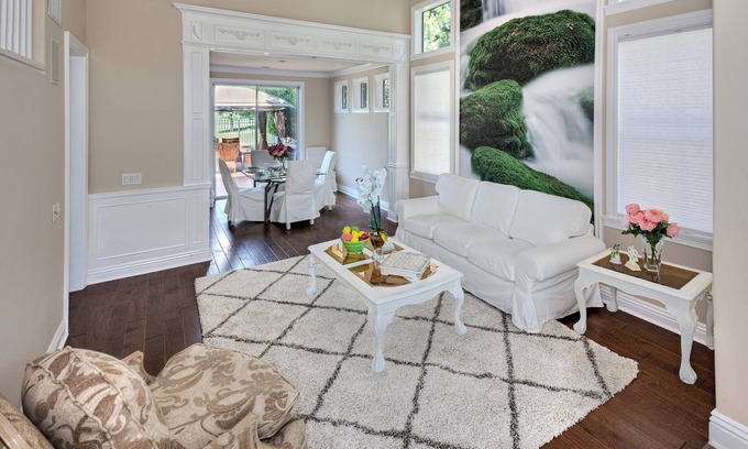 Tustin House | Stunning golf course view vacation home