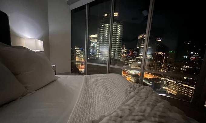 West End Condo | Stunning Hi/Rise D.T/ATX Lux Condo DT/W6th ST!