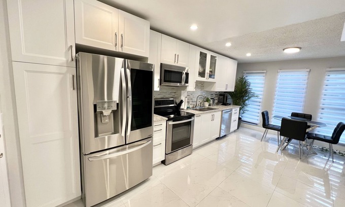 Inverrary Condo | Stunning High-End Luxury Condo in the heart of Ft Lauderdale and Miami