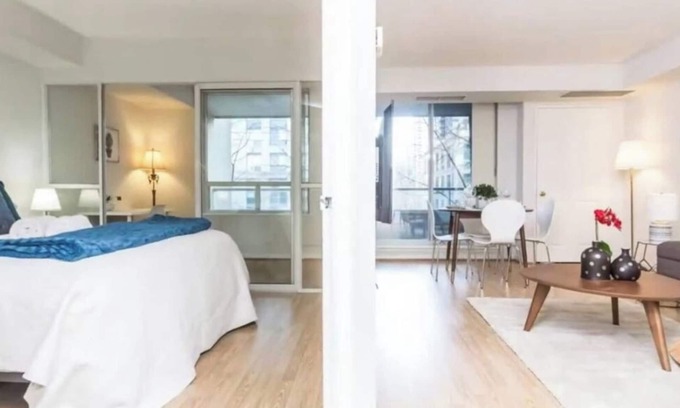 Yorkville Condo | Stunning High Rise Hotel Style 1 Bed Downtown Condo Best Location Amazing View