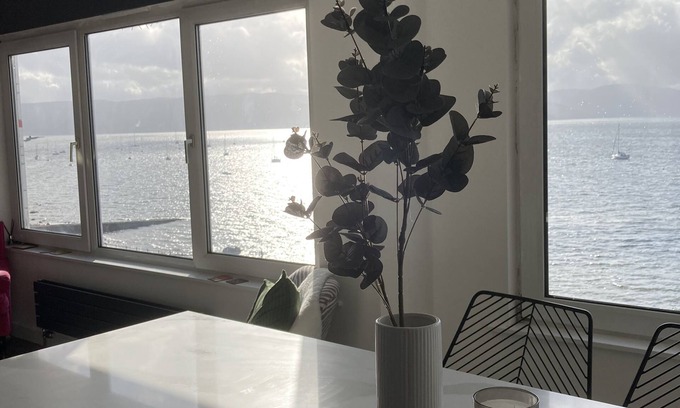 Gourock Apartment | Stunning high spec apartment with Panoramic river views of the Clyde.