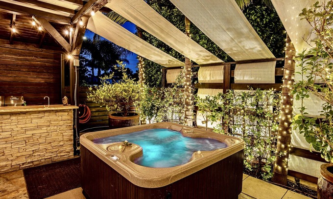 Hillcrest Apartment | Stunning Hillcrest San Diego Zen Studio OutdoorLiving HotTub RainShower Jacuzzy