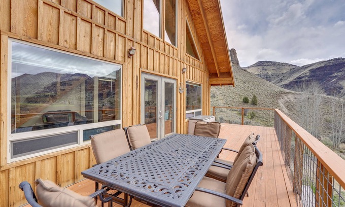 Kimberly House | Stunning Hilltop Home by John Day Fossil Beds