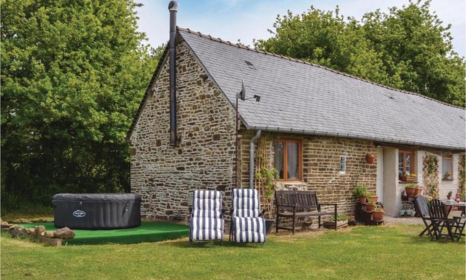 Fougerolles-du-Plessis House | Stunning Home In Fougerolles Du Plessis