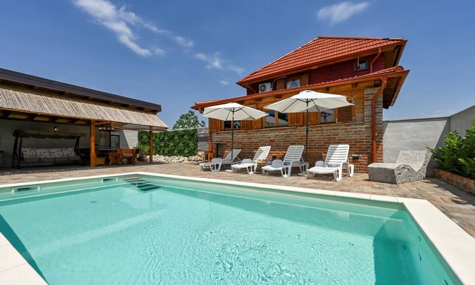 Ludbreg House | Stunning home in Vinogradi Ludbreski