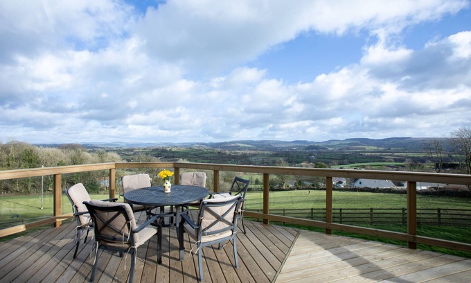 Llanybydder House | Stunning holiday home with panoramic views across the Teifi valley