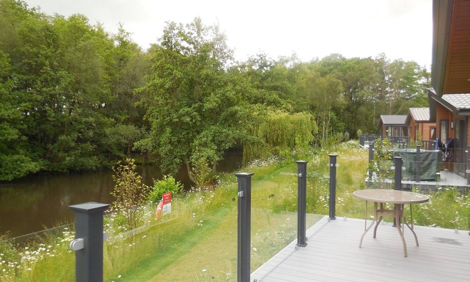Woodfalls Ski Chalet | Stunning Holiday Lodge on Edge of New Forest