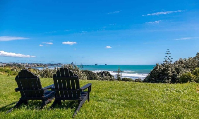 Fitzroy House | Stunning Holiday House in New Plymouth