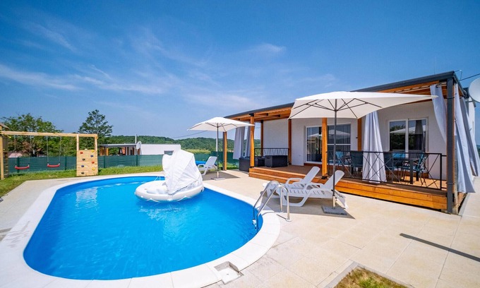 Duga Resa House | Stunning home in Cerovacki Galovici