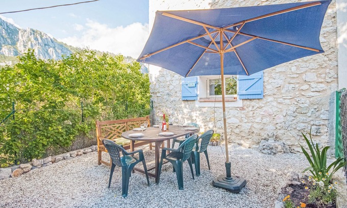 Andon House | Stunning home in Andon with kitchen