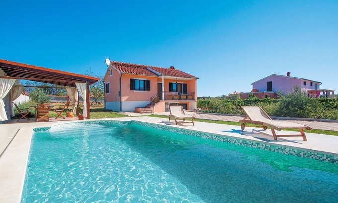 Cabrunici House | Stunning home in Cukrici with WiFi