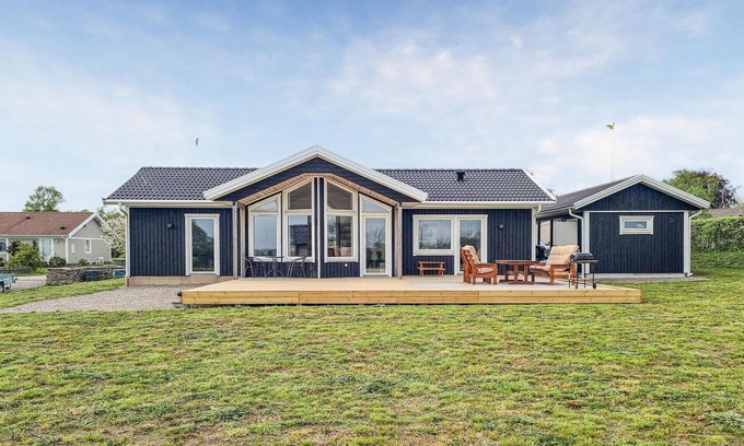 Gronhogen House | Stunning home in Degerhamn with kitchen