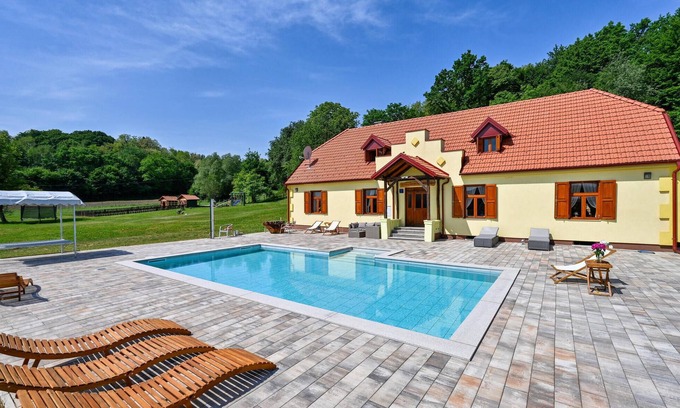Hrascina House | Stunning home in Konjscina