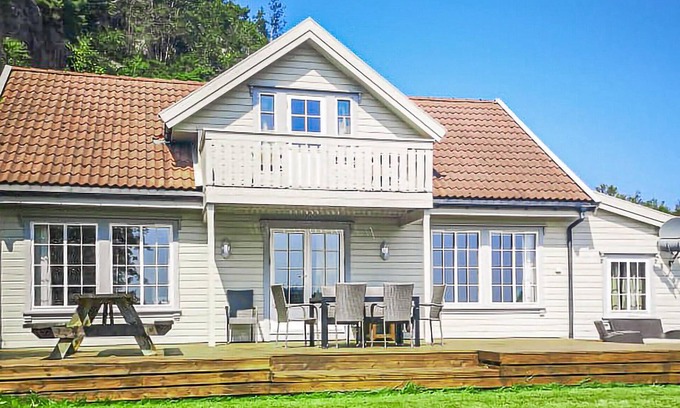 Lindesnes House | Stunning home in Lindesnes with kitchen
