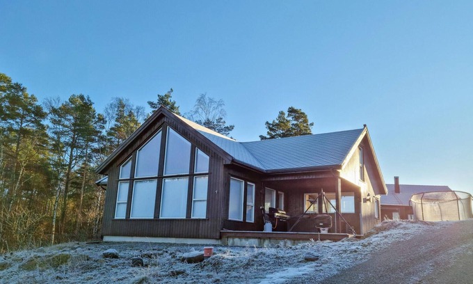Lyngdal House | Stunning home in Lyngdal with WiFi