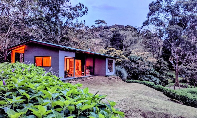 Quebrada Grande House | Stunning Home in Monteverde near Adventure Parks