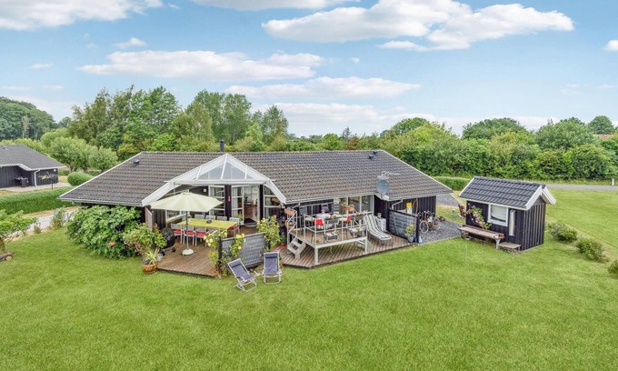 Spodsbjerg House | Stunning home in Rudkøbing with kitchen
