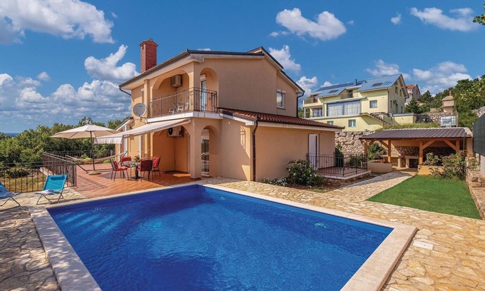 Smrika House | Stunning home in Smrika