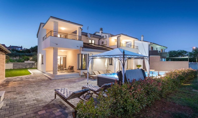 Stinjan House | Stunning home in Stinjan
